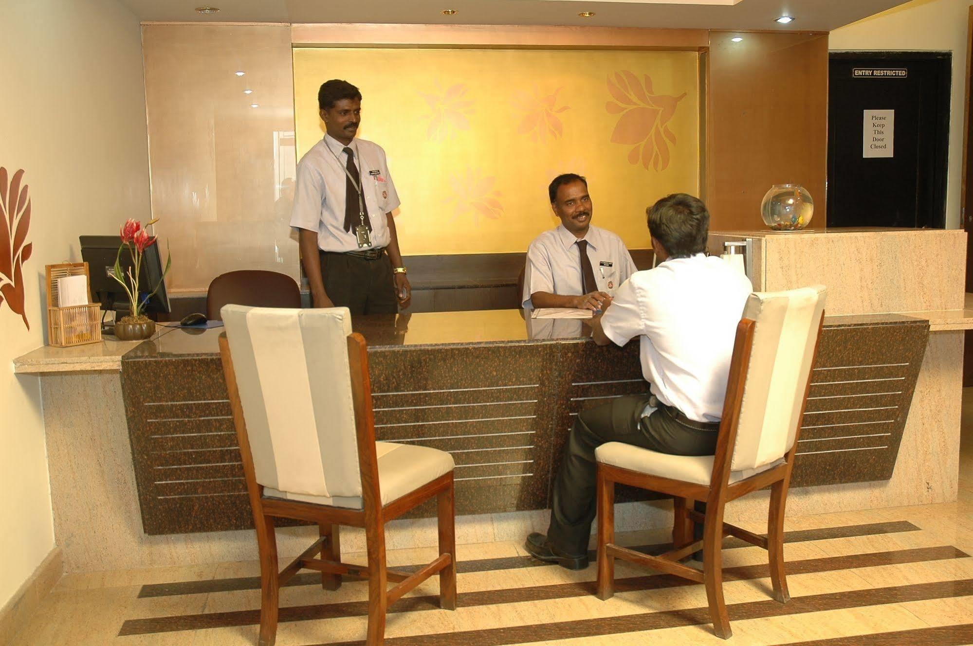Istay Hotels Infantry Road Bangalore Exterior photo