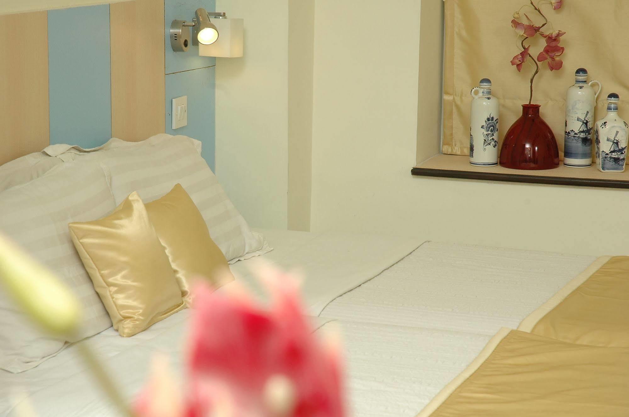 Istay Hotels Infantry Road Bangalore Exterior photo