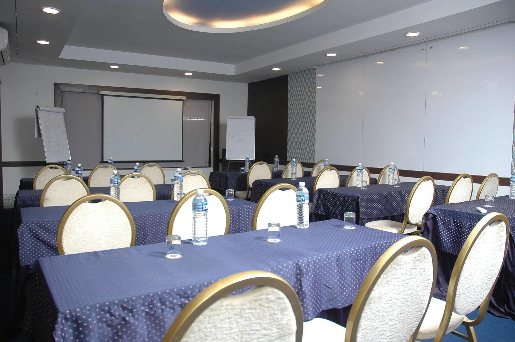 Istay Hotels Infantry Road Bangalore Exterior photo