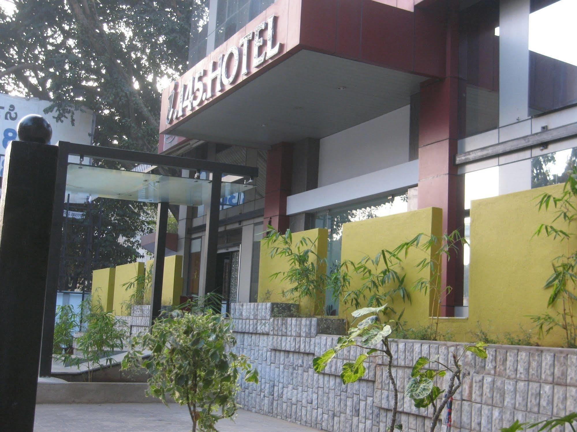 Istay Hotels Infantry Road Bangalore Exterior photo